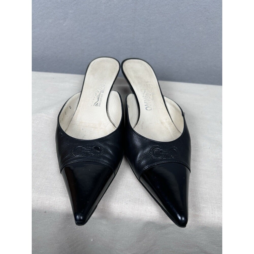 VTG Salvatore Ferragamo pointed toe logo toe cap kitten heel Mule Italy Sz 7B